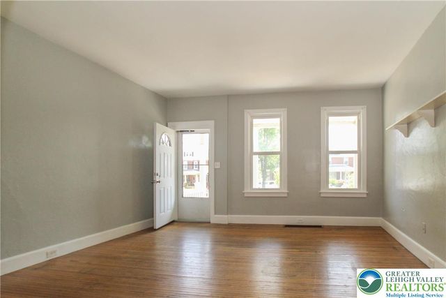 1827 Washington Boulevard, Wilson Boro, PA 18042