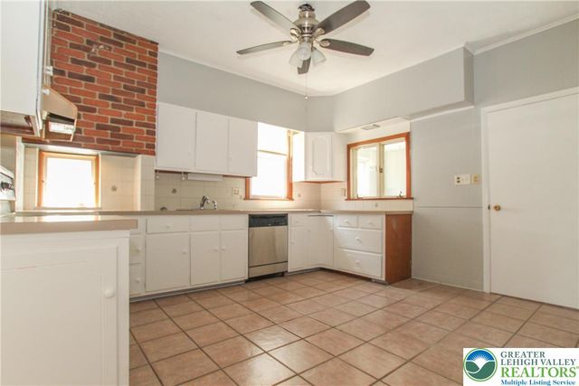 1827 Washington Boulevard, Wilson Boro, PA 18042