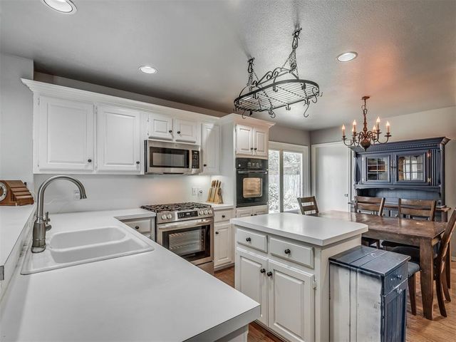 4108 Wood Castle Street, Norman, OK 73072