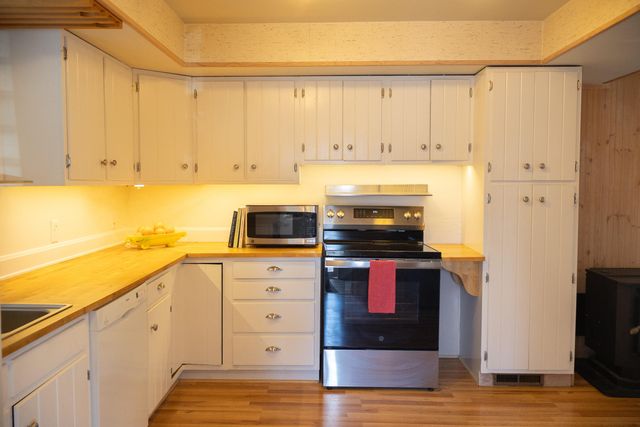 501 N Elm Street, Three Oaks Vllg, MI 49128