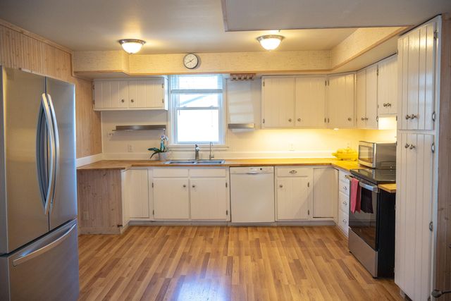 501 N Elm Street, Three Oaks Vllg, MI 49128