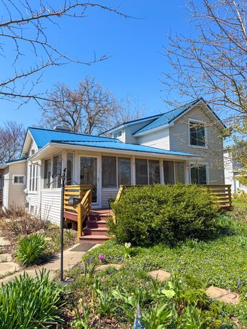 501 N Elm Street, Three Oaks Vllg, MI 49128