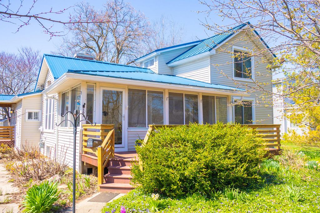 501 N Elm Street, Three Oaks Vllg, MI 49128
