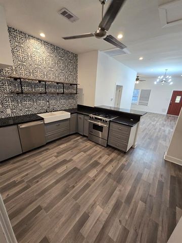 1619 Avenue M, Galveston, TX 77550