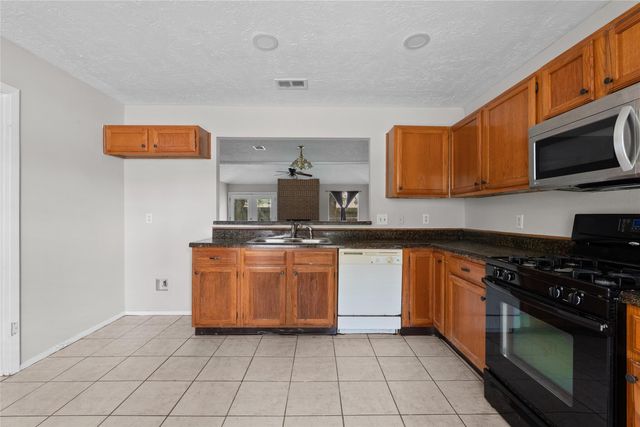 2819 Sugar Wood Drive, League City, TX 77573