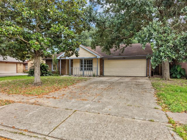 2819 Sugar Wood Drive, League City, TX 77573