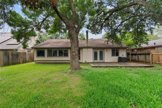 2819 Sugar Wood Drive, League City, TX 77573
