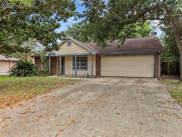 2819 Sugar Wood Drive, League City, TX 77573