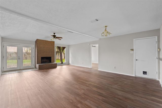 2819 Sugar Wood Drive, League City, TX 77573