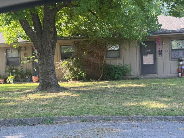 210 W Auburn Street A-B, Bolivar, MO 65613