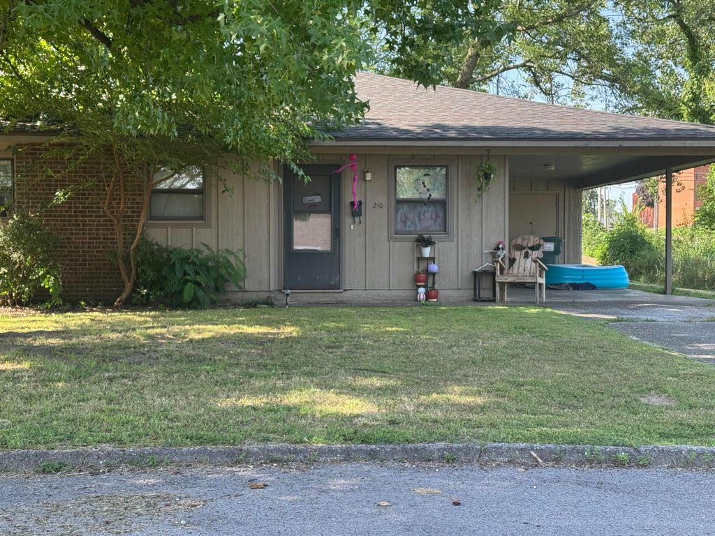 210 W Auburn Street A-B, Bolivar, MO 65613
