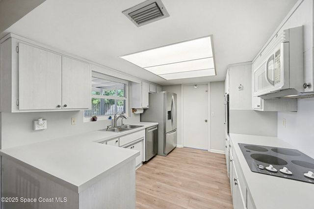 210 Villa Del Mar Way, Satellite Beach, FL 32937