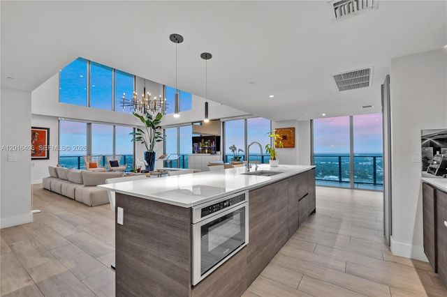 121 NE 34th St PH3217, Miami, FL 33137