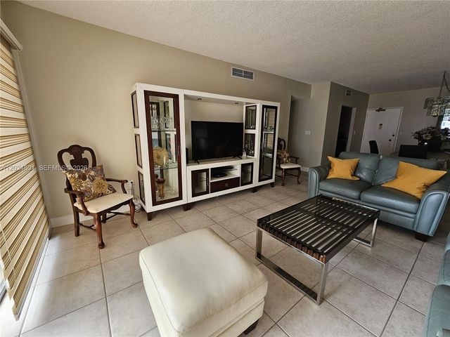1980 S Ocean Dr 6J, Hallandale Beach, FL 33009