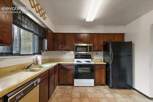 2121 Chautard Drive, Pueblo, CO 81005