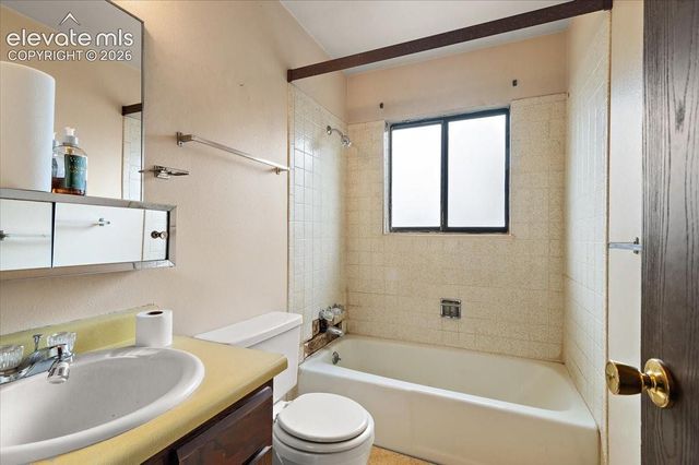2121 Chautard Drive, Pueblo, CO 81005