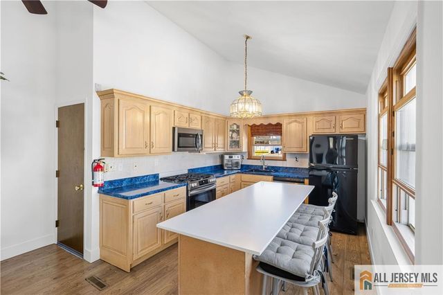 10 Wilkens Drive, Piscataway, NJ 08854