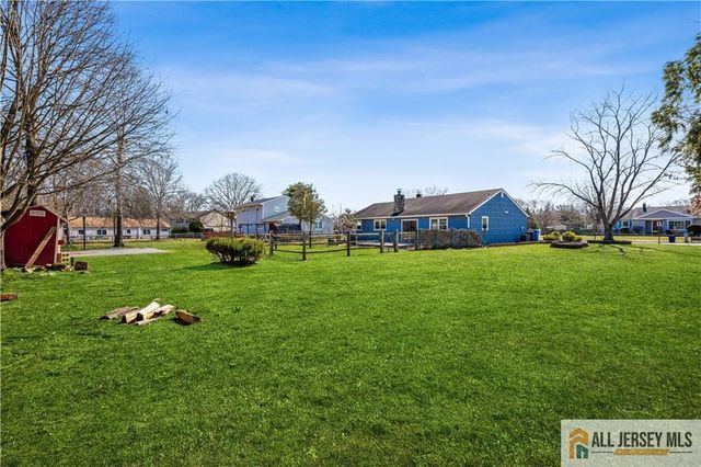 10 Wilkens Drive, Piscataway, NJ 08854