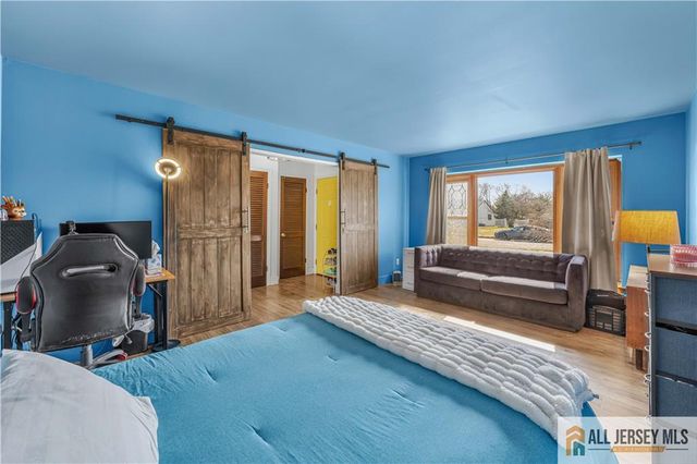 10 Wilkens Drive, Piscataway, NJ 08854