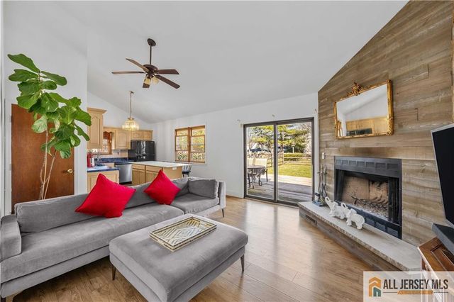 10 Wilkens Drive, Piscataway, NJ 08854