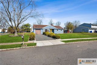 10 Wilkens Drive, Piscataway, NJ 08854