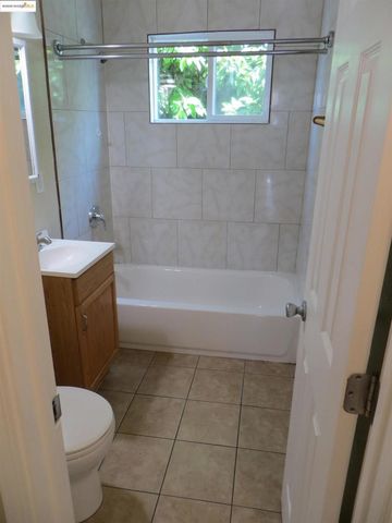 21462 Ocean View Dr, Hayward, CA 94541