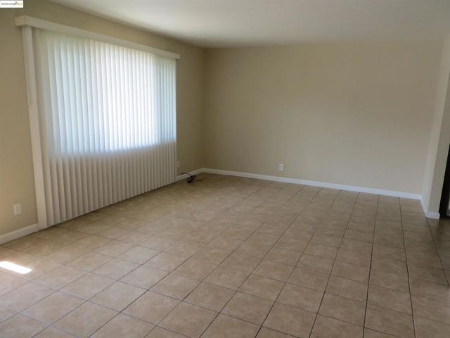 21462 Ocean View Dr, Hayward, CA 94541