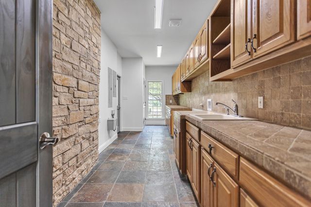 2234 Us Highway 90 W, Castroville, TX 78009