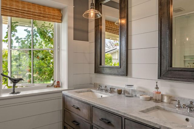 1181 York Ln, St. Helena, CA 94574