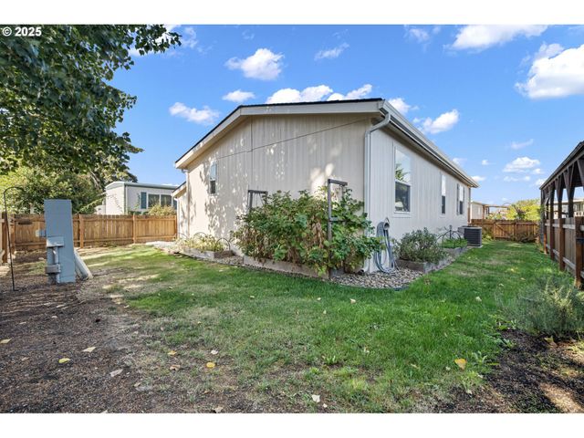 1415 S BERTELSEN Rd 112, Eugene, OR 97402