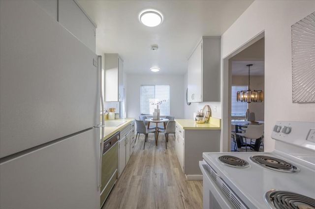 1196 Foothill Street, Redwood City, CA 94061