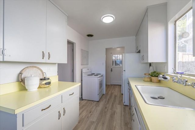 1196 Foothill Street, Redwood City, CA 94061