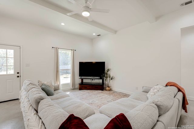 1209 Avenue K, Hondo, TX 78861