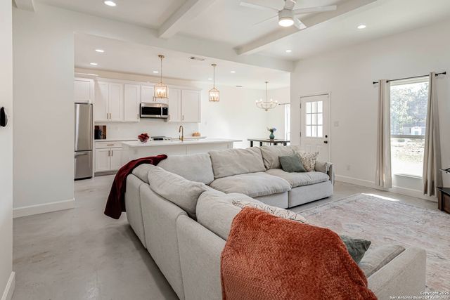 1209 Avenue K, Hondo, TX 78861
