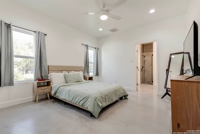 1209 Avenue K, Hondo, TX 78861