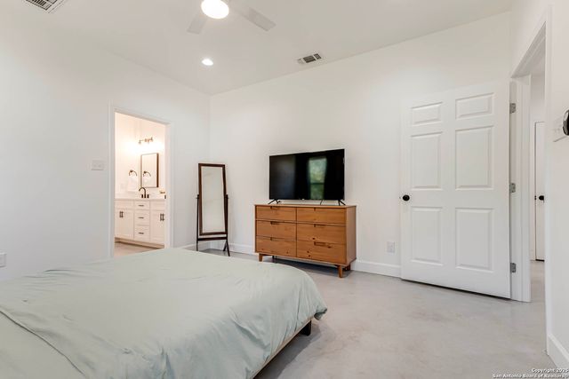 1209 Avenue K, Hondo, TX 78861