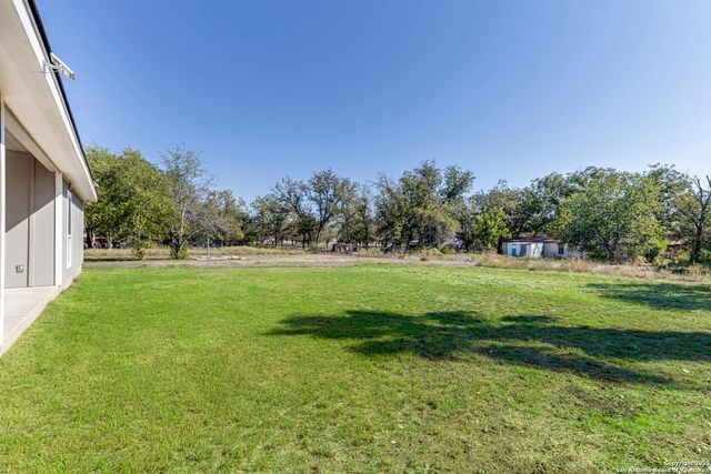 1209 Avenue K, Hondo, TX 78861
