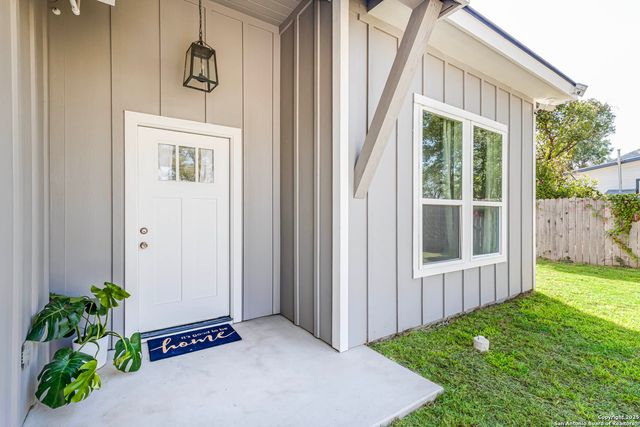 1209 Avenue K, Hondo, TX 78861