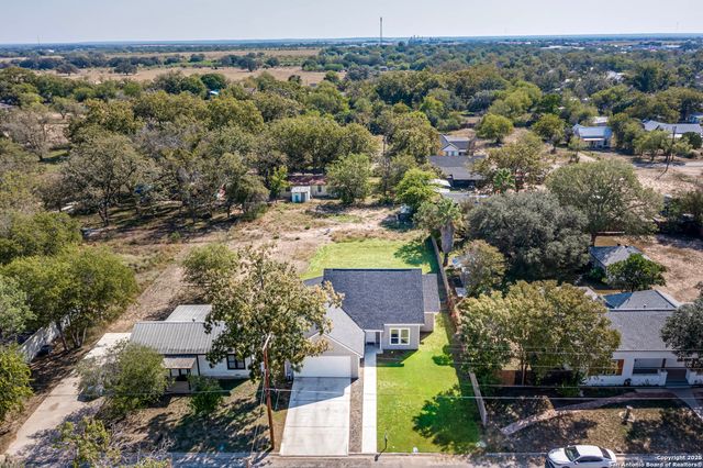 1209 Avenue K, Hondo, TX 78861
