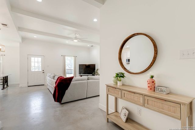 1209 Avenue K, Hondo, TX 78861