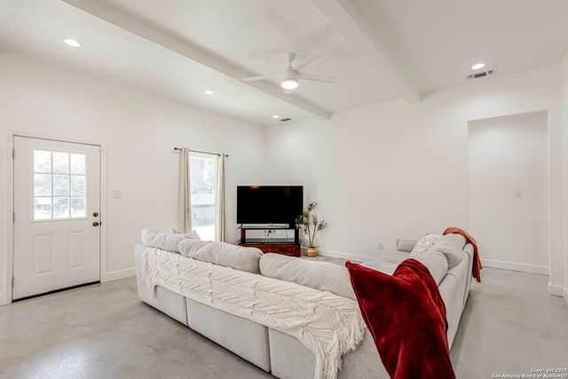 1209 Avenue K, Hondo, TX 78861