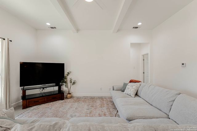 1209 Avenue K, Hondo, TX 78861