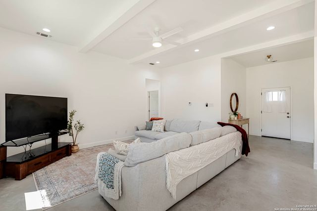 1209 Avenue K, Hondo, TX 78861