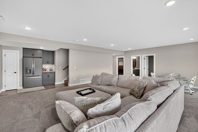 9815 Watermeadow Circle, Johnston, IA 50131