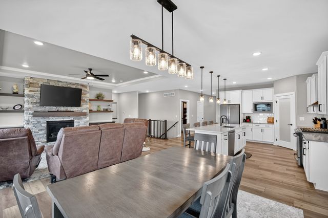 9815 Watermeadow Circle, Johnston, IA 50131