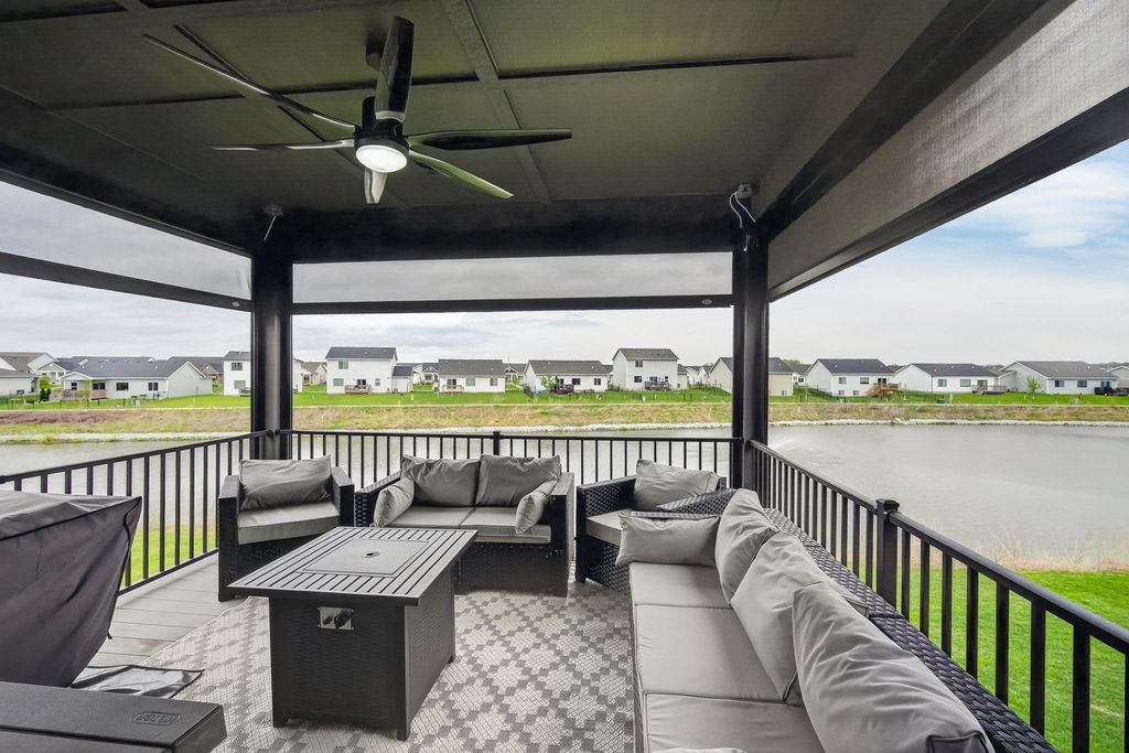 9815 Watermeadow Circle, Johnston, IA 50131