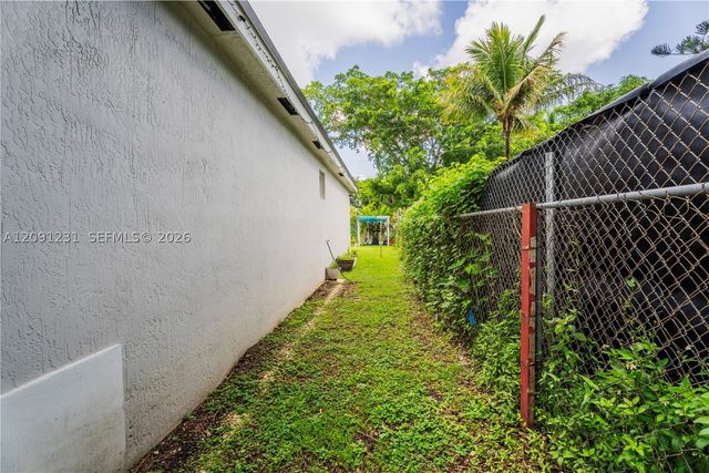 153 NW 6th St, Homestead, FL 33030