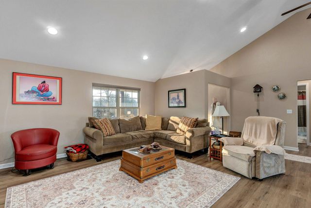 450 Holly Way Drive, Kirbyville, MO 65679