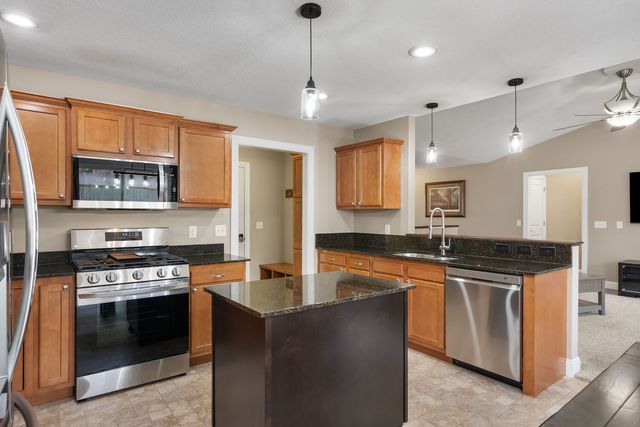 1629 W 71st Street, Davenport, IA 52806