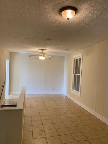 5326 Avenue L, Galveston, TX 77551